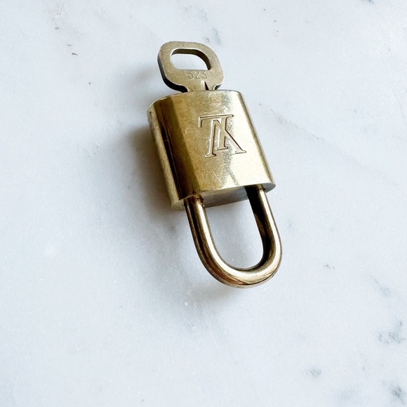 Louis Vuitton Lock & Key #323 - Picture 3 of 7